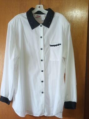 Ms. Bond White Polyester Blouse w/ Black Collar, Cuffs & Sequins.  Plus Size 26W